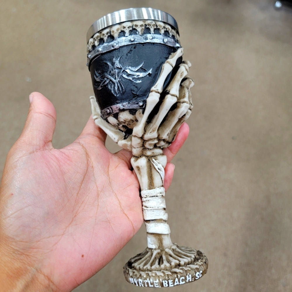 👻Final Price!! 1pc Holloween Skeleton Hand Goblet with Black and Silver Accents